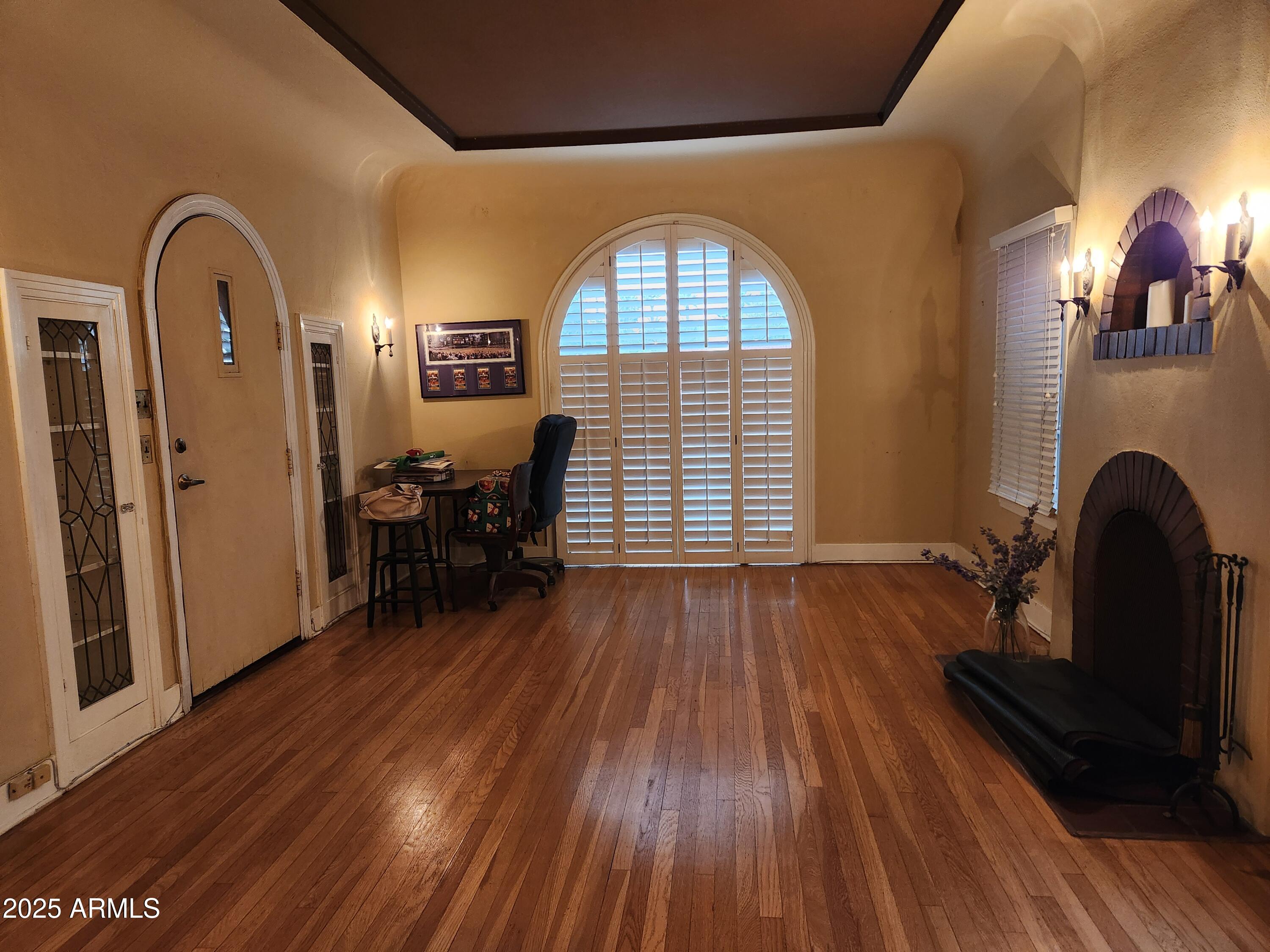 905 West McDowell Road Phoenix, AZ 85007 - Photo 3 of 11 Front living room