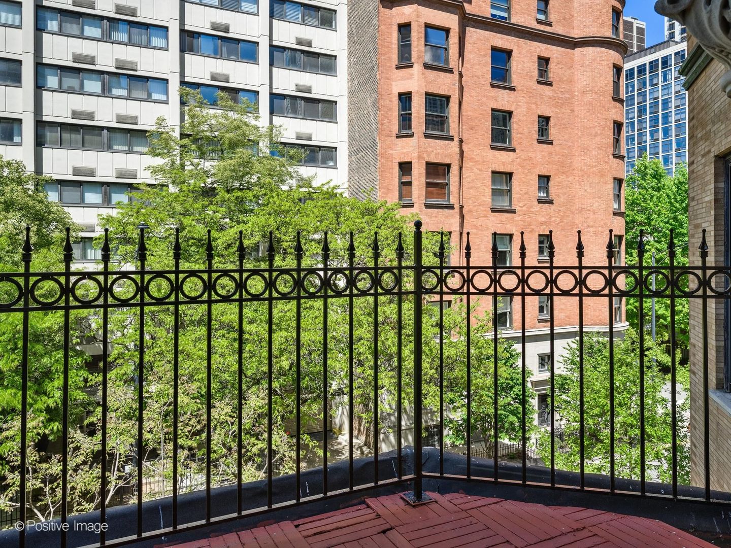33 East Division Street Chicago, IL 60611 - Photo 17 of 34 a view of building with a garden