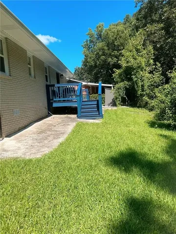 a view of a house with a yard