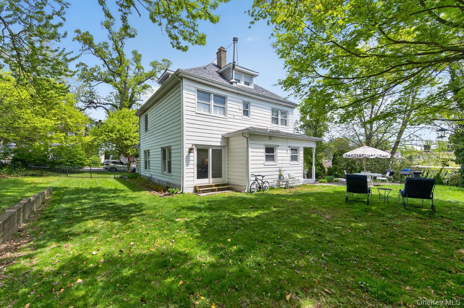 17 Riggs Place Locust Valley, NY 11560 - Photo 23 of 25 Oversized fenced in back yard