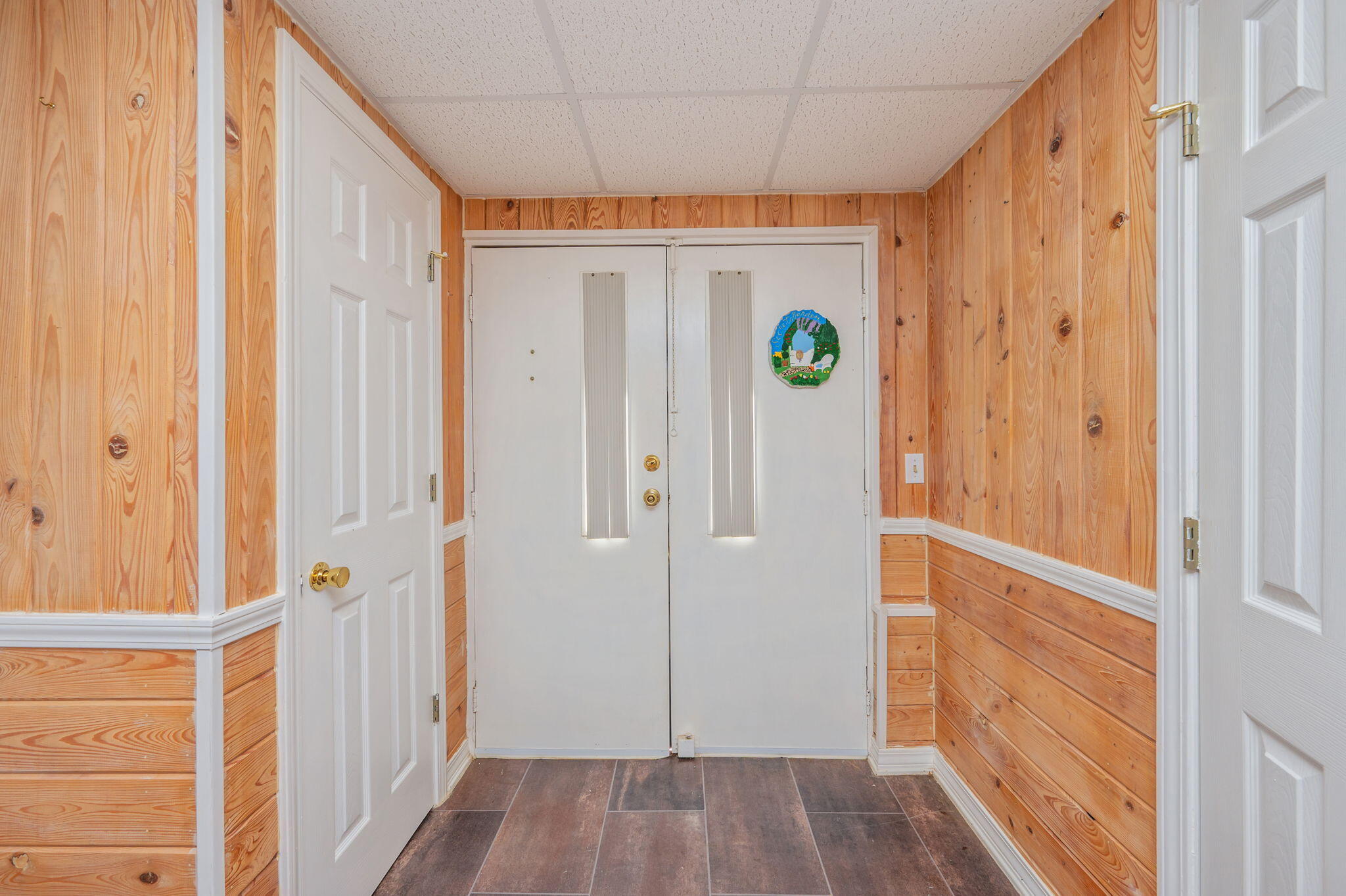 5644 Old Bethel Road Crestview, FL 32536 - Photo 32 of 55 a view of a hallway with wooden floor and entryway
