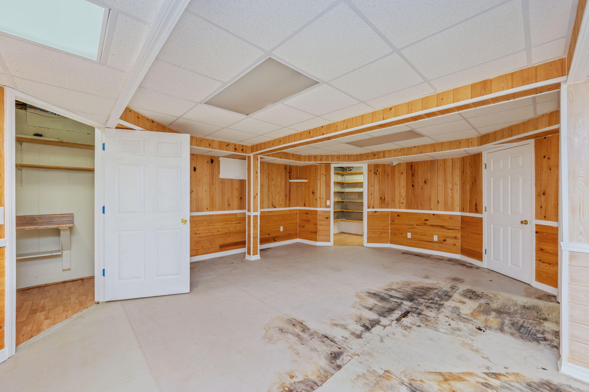 5644 Old Bethel Road Crestview, FL 32536 - Photo 34 of 55 a view of an empty room with a cabinet and a window