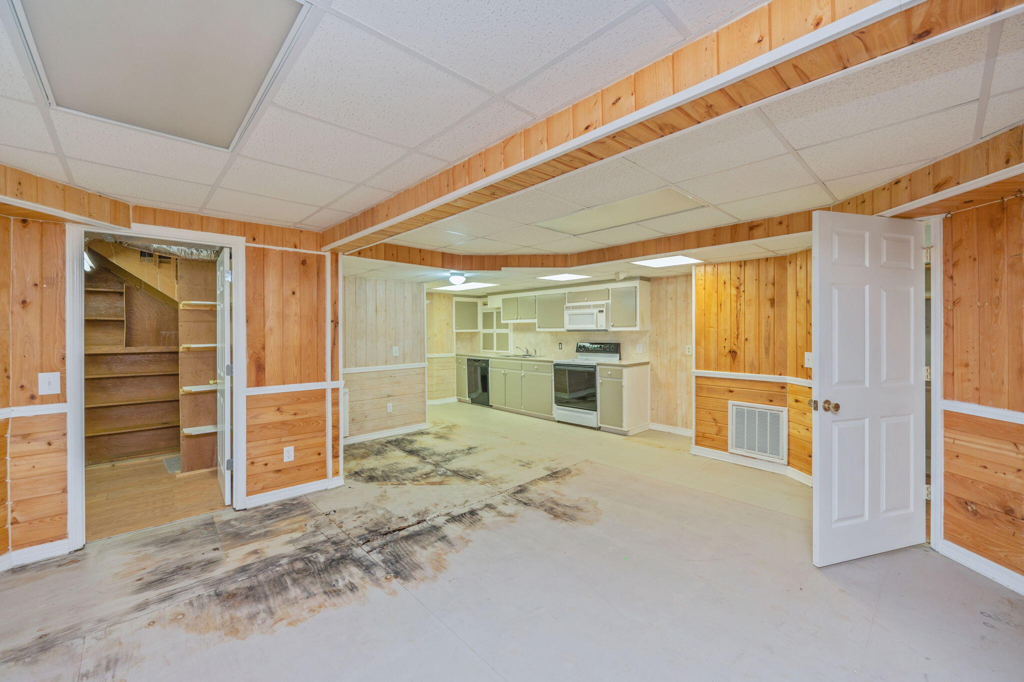 5644 Old Bethel Road Crestview, FL 32536 - Photo 35 of 55 a view of an empty room with a window