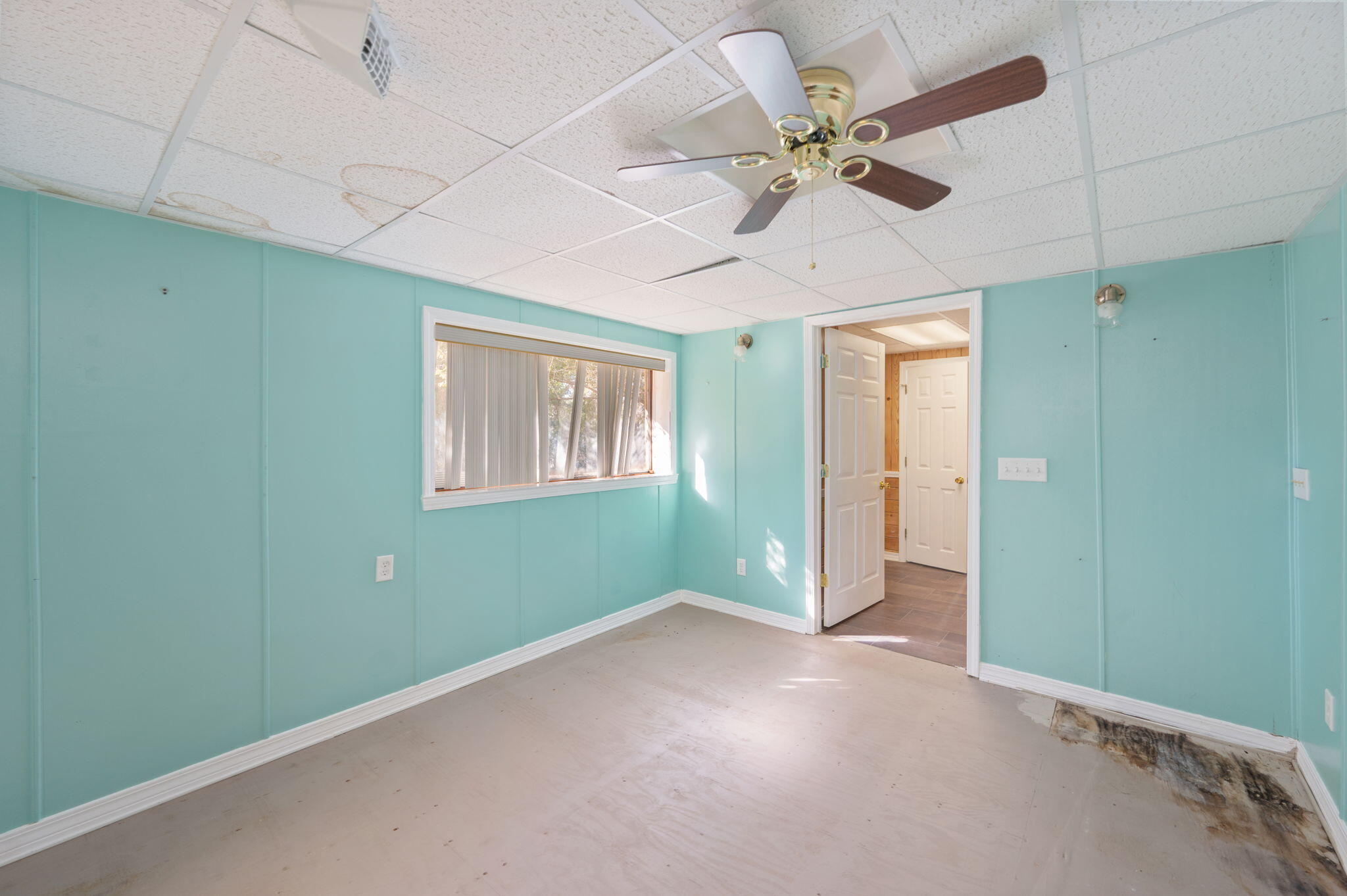 5644 Old Bethel Road Crestview, FL 32536 - Photo 38 of 55 a view of livingroom with window and ceiling fan