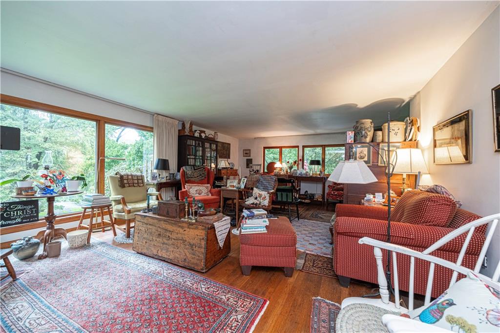 394 Irwin Road Gibsonia, PA 15044 - Photo 4 of 37 Gallery Image 4