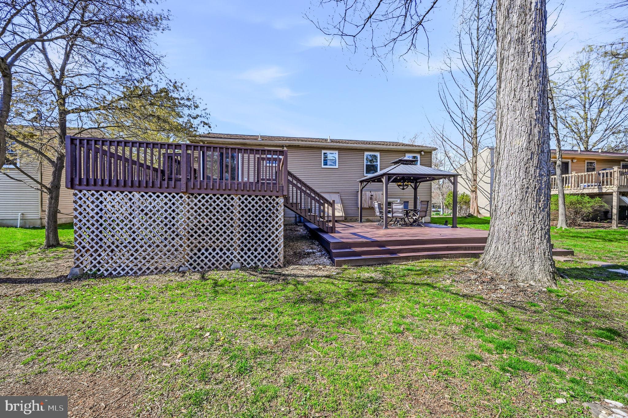 106 Fox Drive Newark, DE 19713 - Photo 9 of 37 a view of a deck with a fence