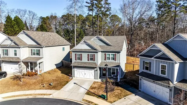 a view of a yard in front of house