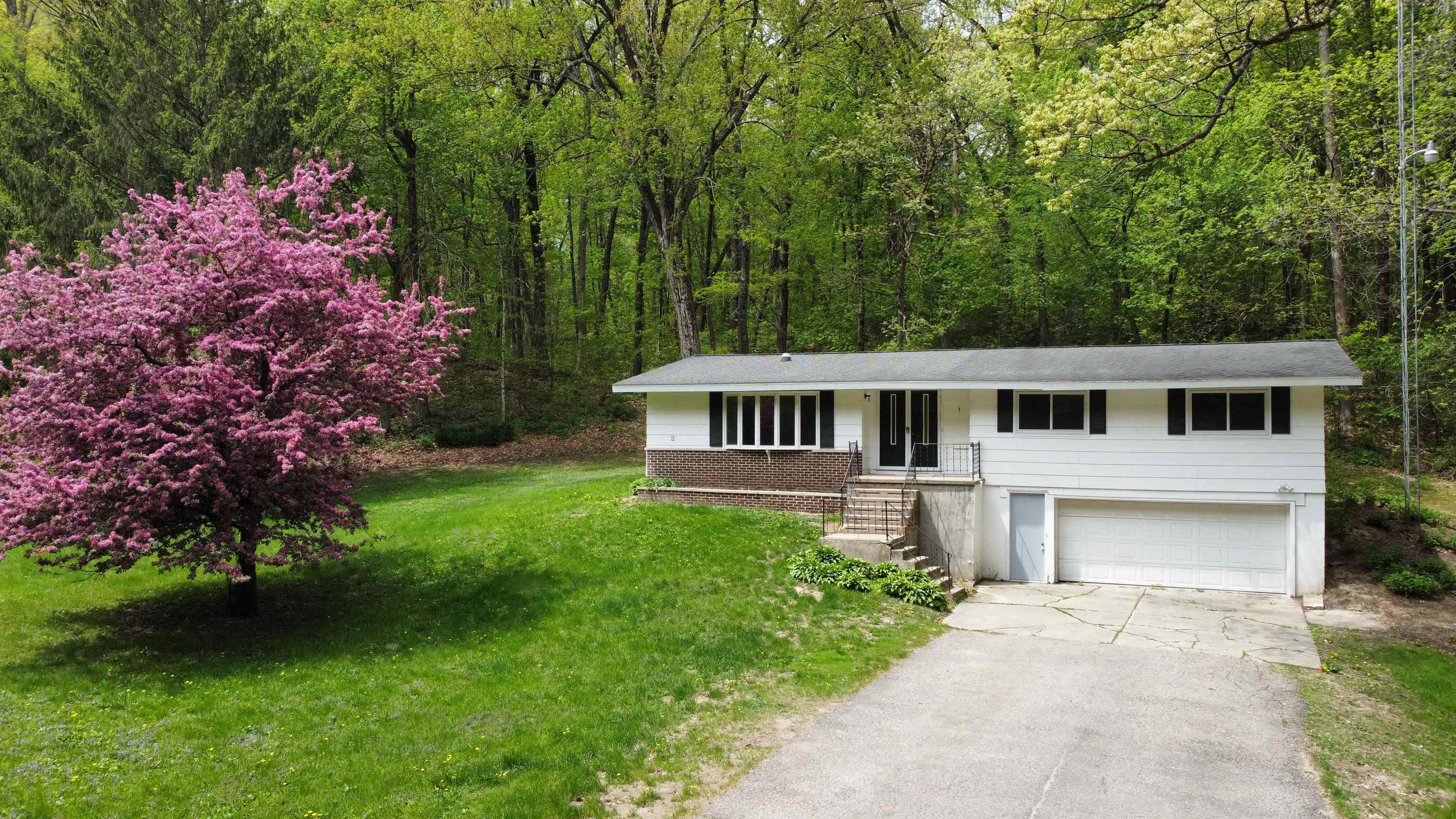 N4015 Hale Road Elroy, WI 53929 - Photo 1 of 1