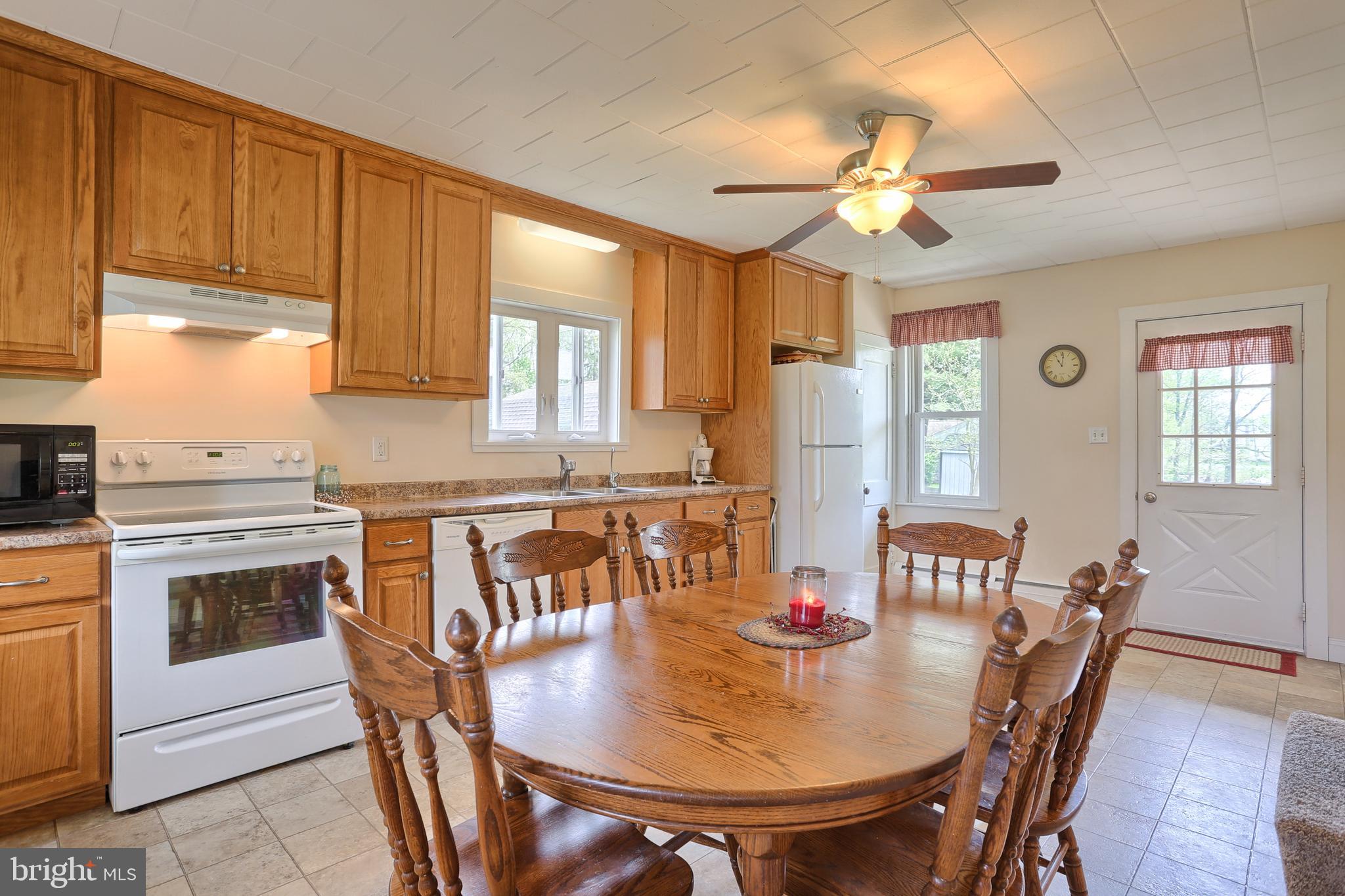 541 Schubert Road Bethel, PA 19507 - Photo 12 of 35 Large Eat in County Kitchen