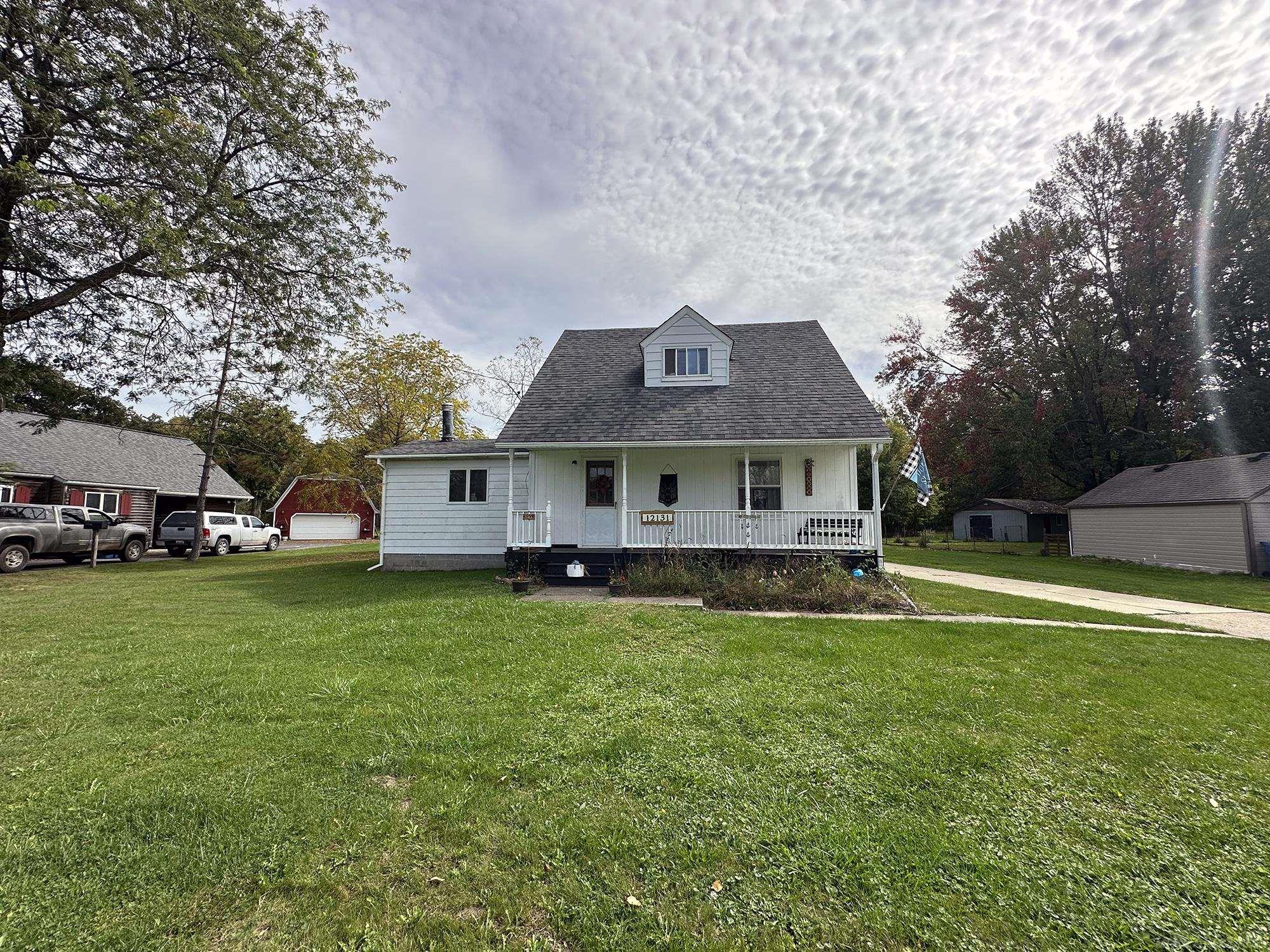 12131 Linden Road Linden, MI 48451 - Photo 4 of 24 50124223-3.JPG
