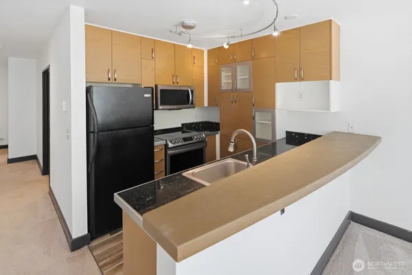 $385,000 | 2440 Western Avenue, Unit 509, Seattle, WA 98121