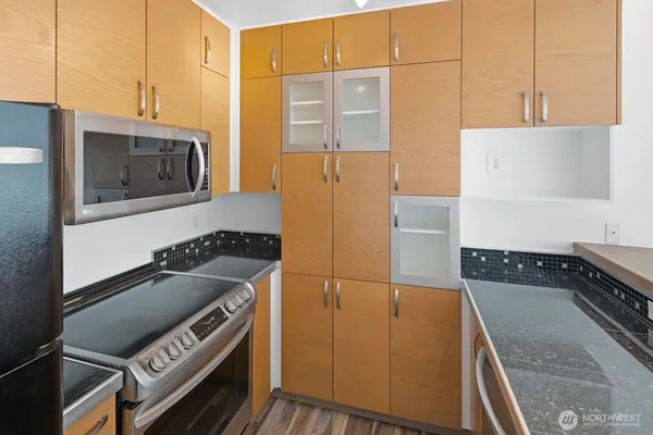 $385,000 | 2440 Western Avenue, Unit 509, Seattle, WA 98121