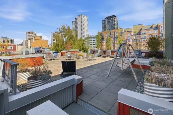 $385,000 | 2440 Western Avenue, Unit 509, Seattle, WA 98121