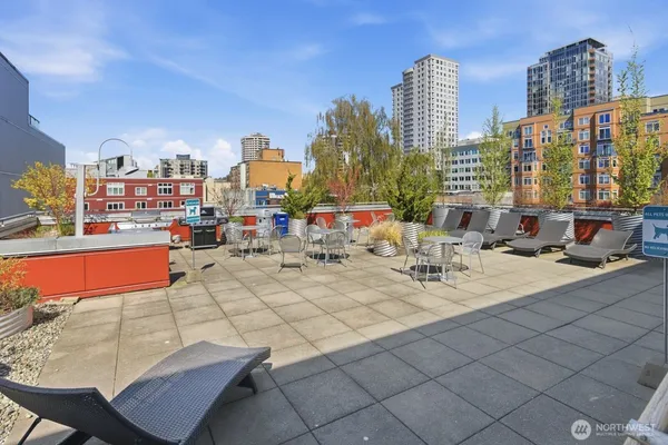 $385,000 | 2440 Western Avenue, Unit 509, Seattle, WA 98121