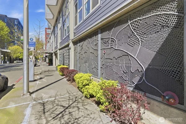 $385,000 | 2440 Western Avenue, Unit 509, Seattle, WA 98121