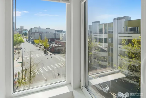 $385,000 | 2440 Western Avenue, Unit 509, Seattle, WA 98121