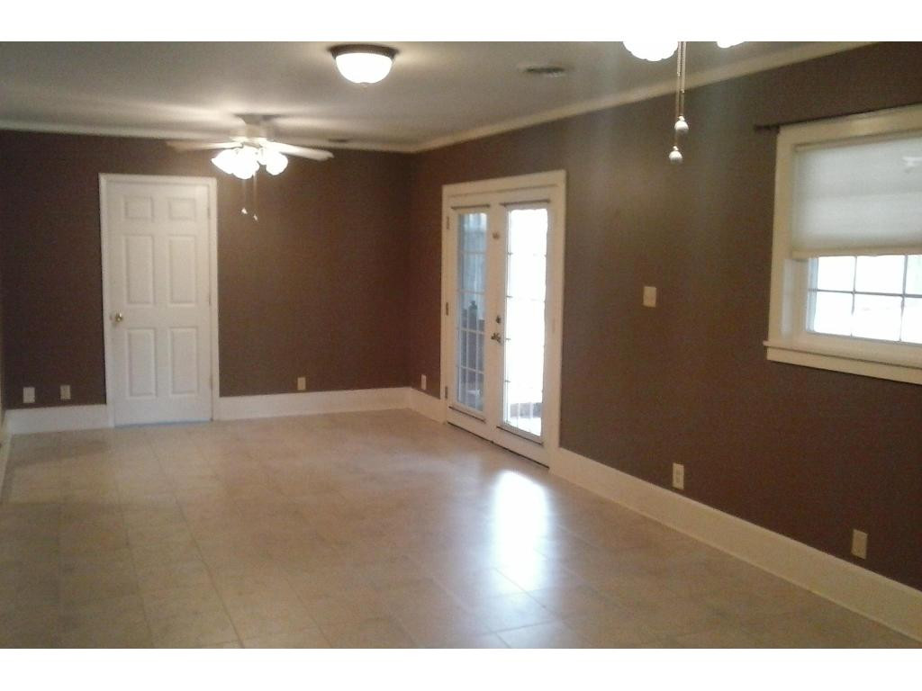238 2nd Street Erwin, TN 37650 - Photo 10 of 14 Large family room
