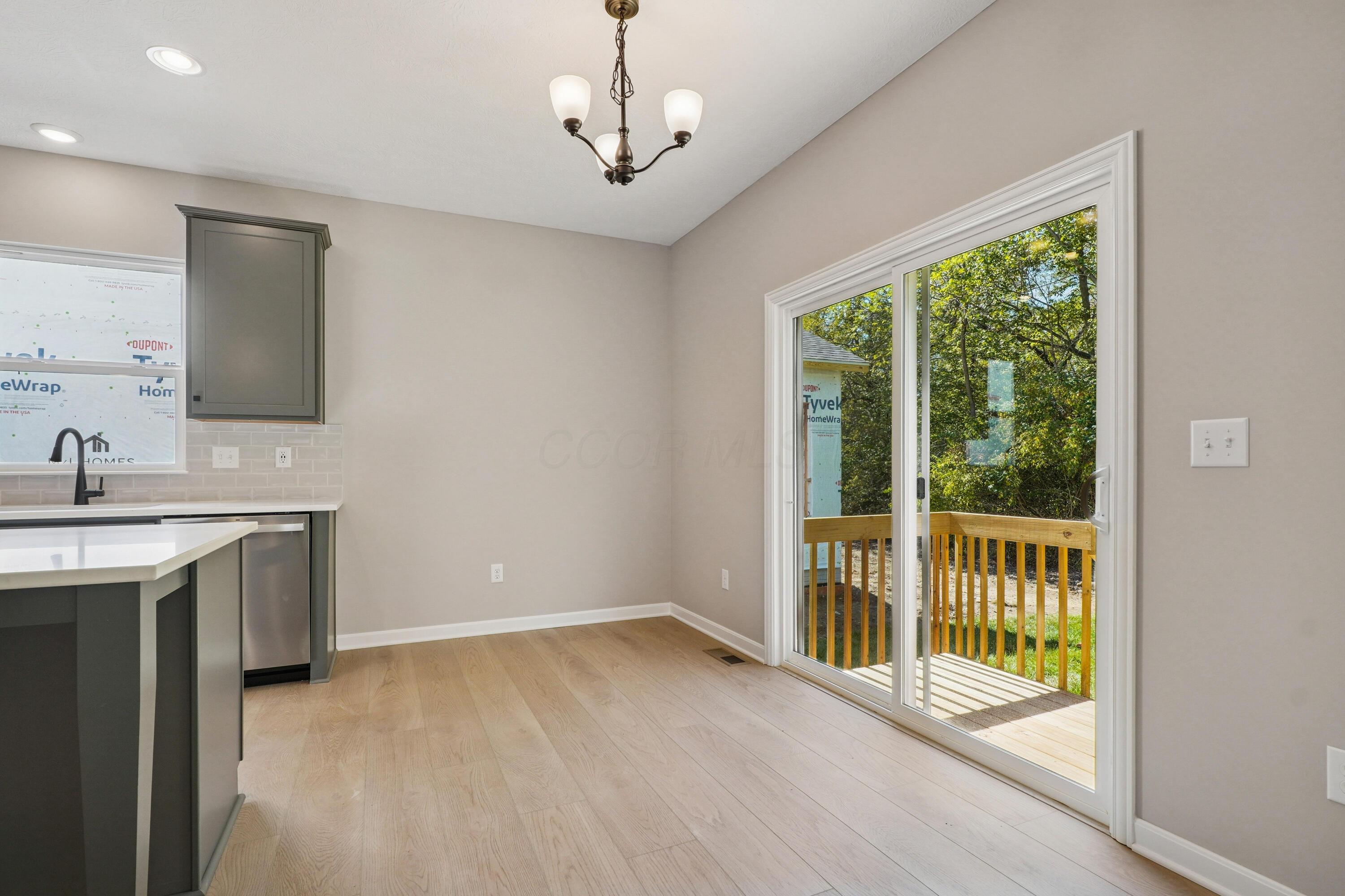 275 Olympic Loop Commercial Point, OH 43116 - Photo 13 of 51 Breakfast Area