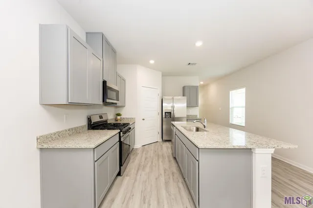 $2,000 | 1009 Renova Drive, Baton Rouge, LA 70820