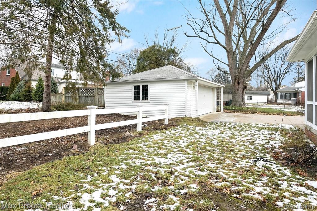 18346 Beverly Road Beverly Hills, MI 48025 - Photo 35 of 36
