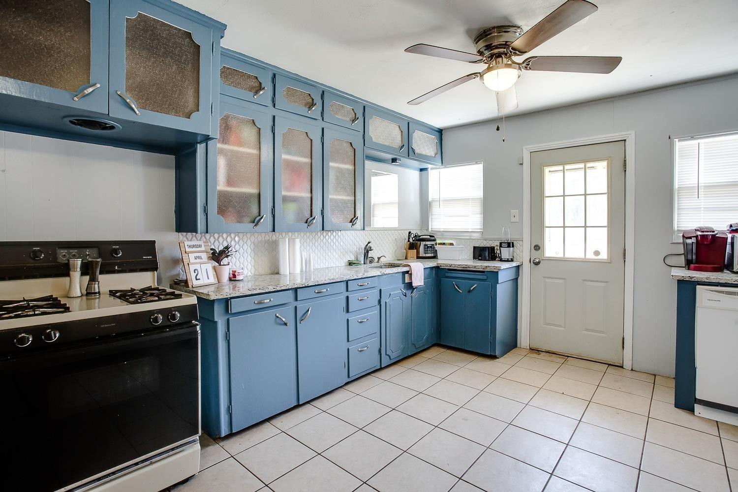 3411 28th Street Lubbock, TX 79410 - Photo 7 of 18 Kitchen w/ Granite Counters
