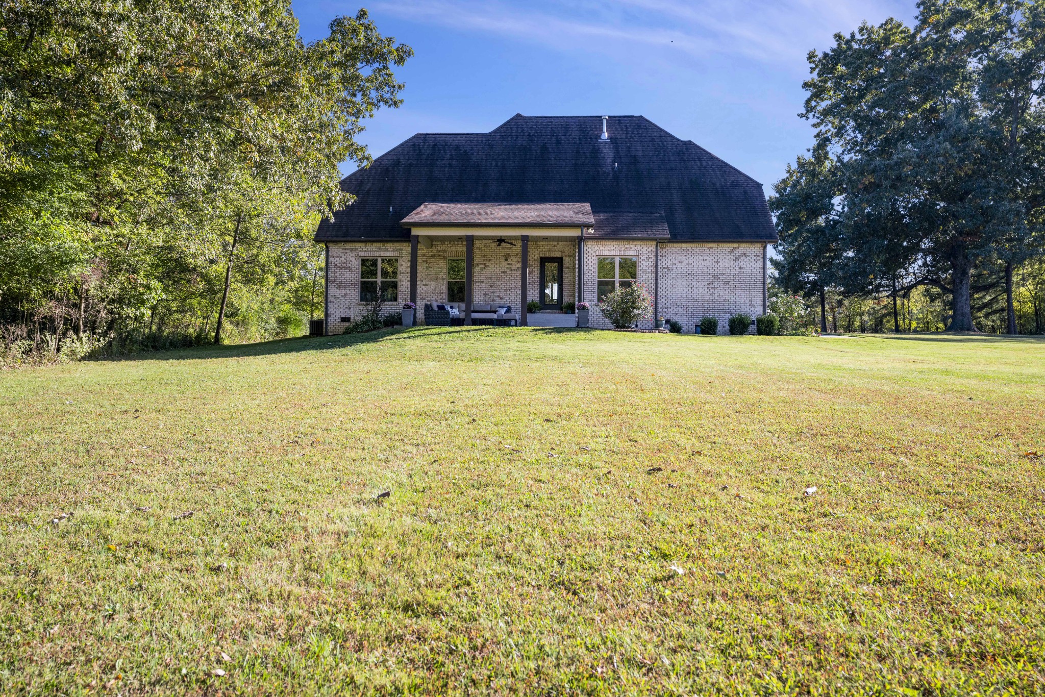 5065 Pickering Road Clarksville, TN 37043 - Photo 31 of 35 a view of an house with swimming pool and a yard