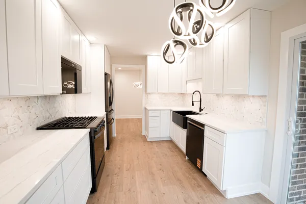 $329,900 | 916 Surrey Drive, Unit A1, Schaumburg, IL 60193