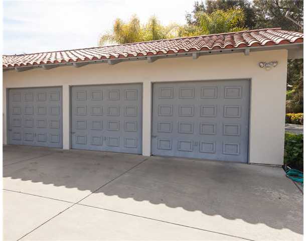 20 Rollingview Lane Fallbrook, CA 92028 - Photo 22 of 25 Attached 3-car garge