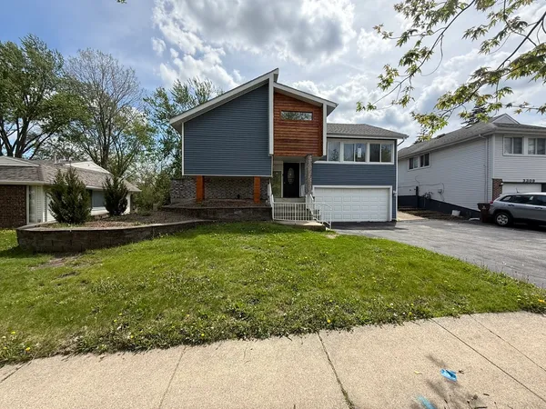 $226,000 | 3307 Fountainbleau Drive, Hazel Crest, IL 60429