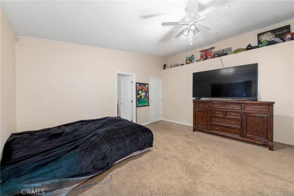 14632 Maricopa Road Victorville, CA 92392 - Photo 17 of 43 a bedroom with a bed and a flat screen tv