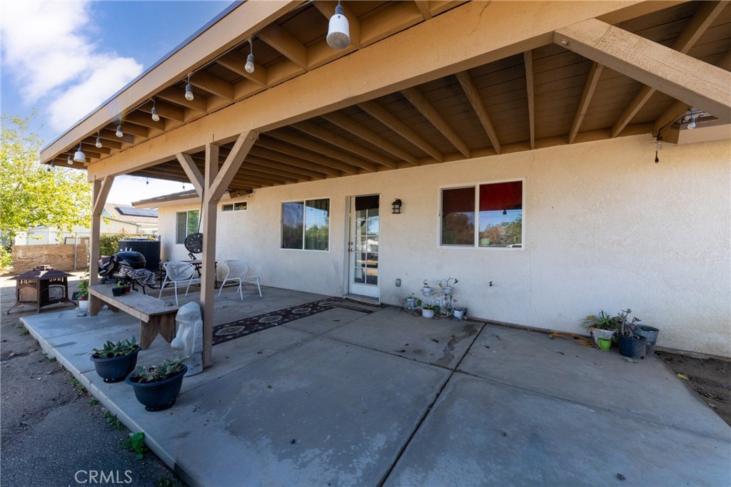 14632 Maricopa Road Victorville, CA 92392 - Photo 26 of 43 a backyard of a house with outdoor seating