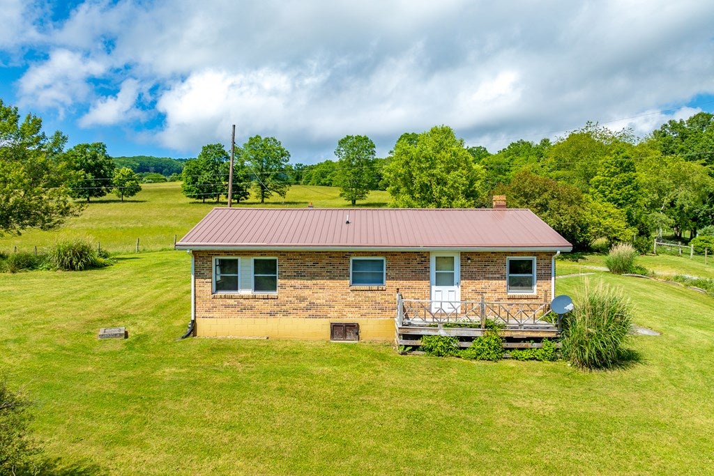 3268 Wilderness Road Bland, VA 24315 - Photo 3 of 73 Gallery Image 3
