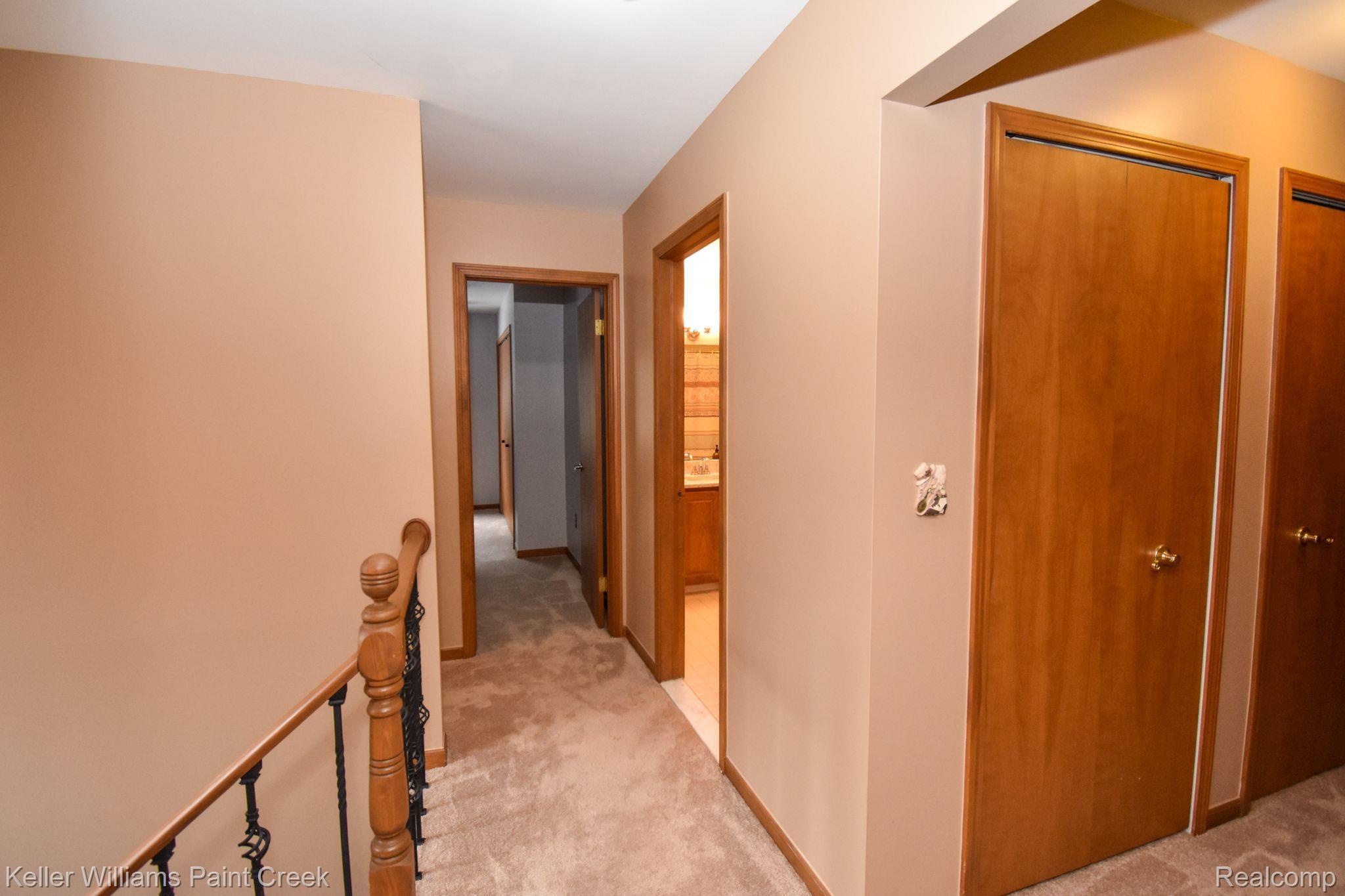 8057 Ranch Estates Road Clarkston, MI 48348 - Photo 39 of 90 Hallway