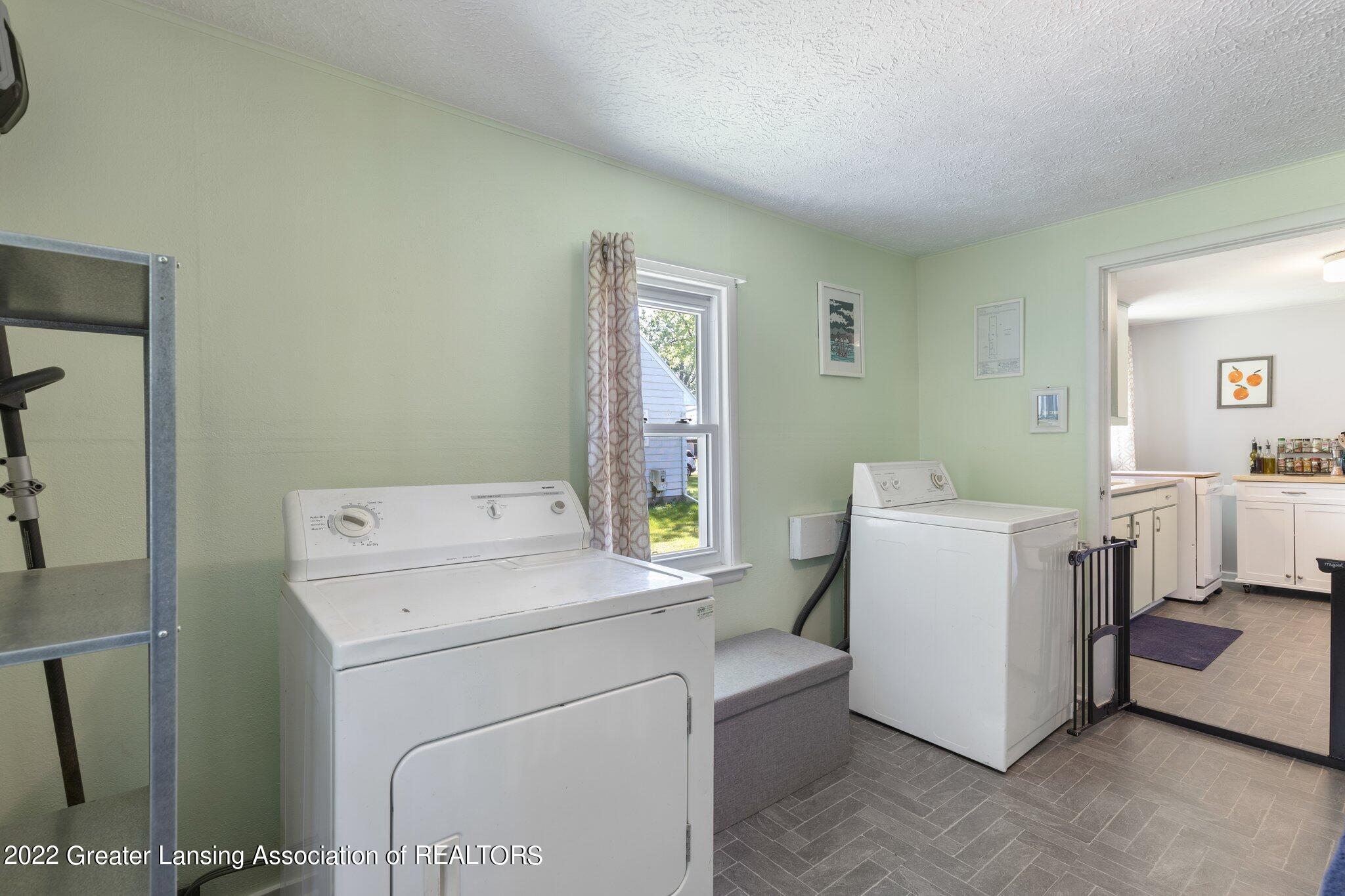 1014 Clark Road Lansing, MI 48917 - Photo 15 of 21 27-web-or-mls-1P6A8725