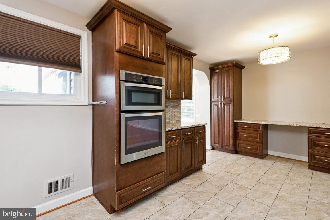 14016 Adkins Road Laurel, MD 20708 - Photo 11 of 54 Microwave and oven