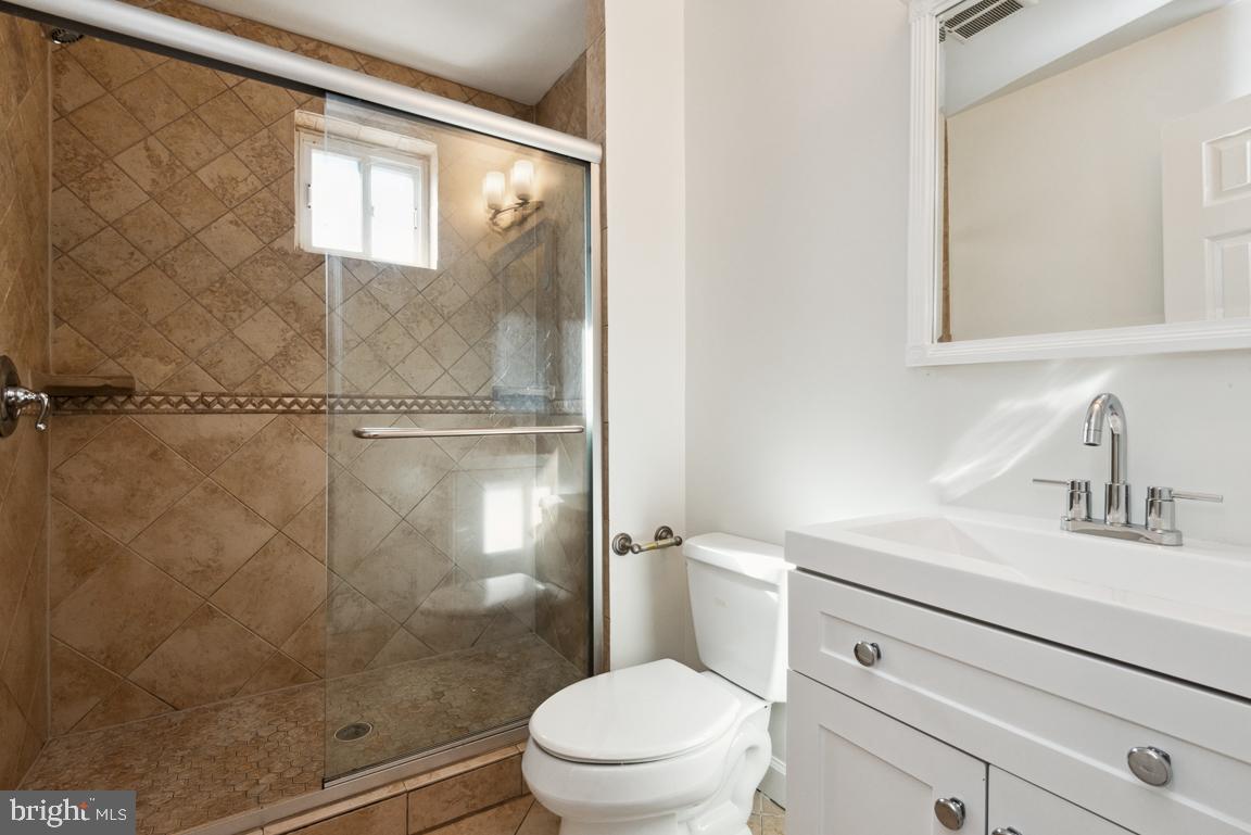 14016 Adkins Road Laurel, MD 20708 - Photo 18 of 54 Hal l Bath