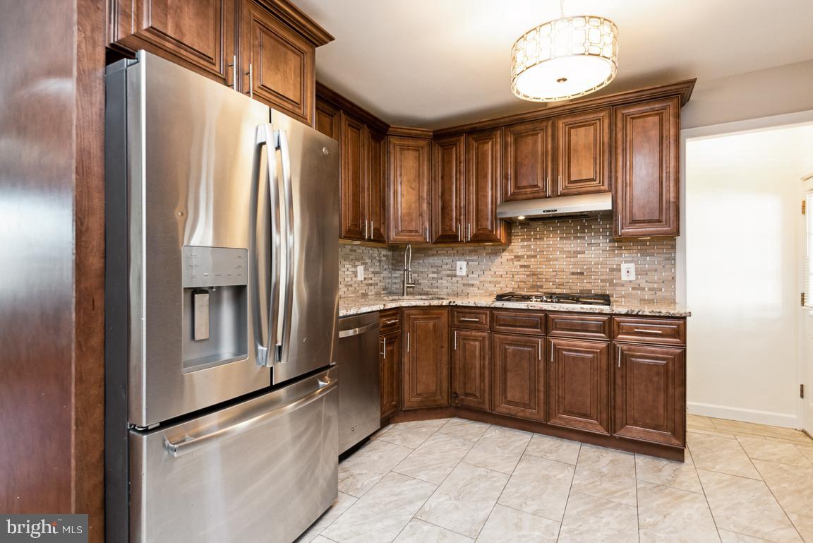 14016 Adkins Road Laurel, MD 20708 - Photo 8 of 54 Family sized GE Fridge