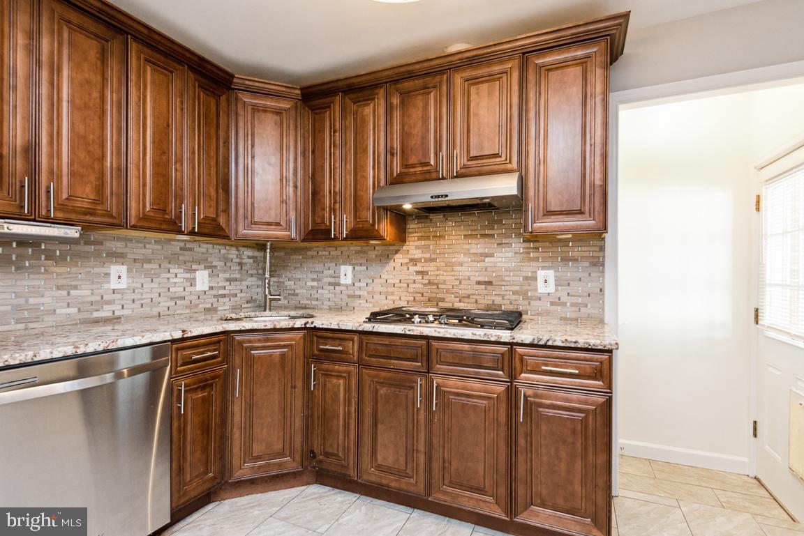 14016 Adkins Road Laurel, MD 20708 - Photo 9 of 54 Lots of granite and cabinet space