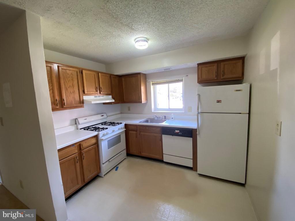 11903 Tarragon Road, Unit D Reisterstown, MD 21136 - Photo 5 of 12 Kitchen