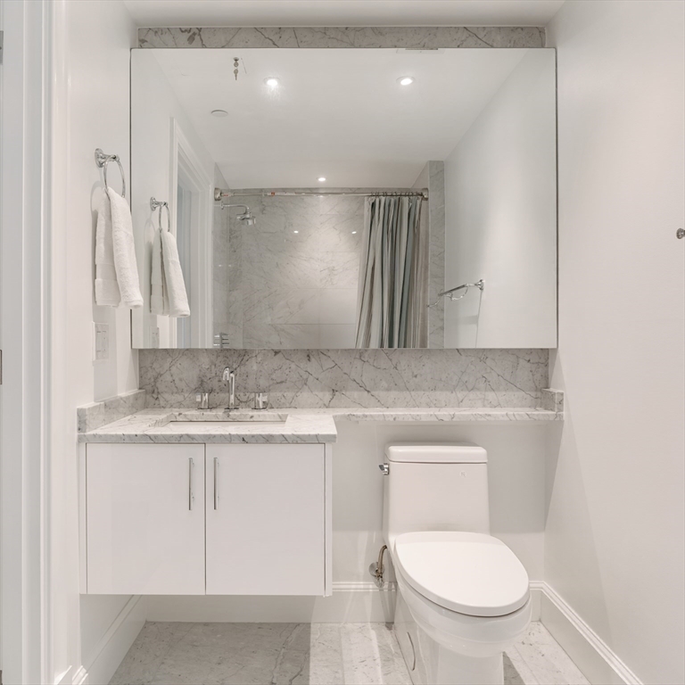 778 Boylston Street, Unit 7E Boston, MA 02199 - Photo 26 of 32