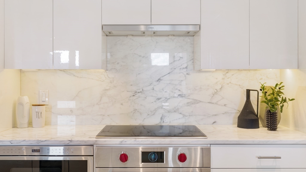 778 Boylston Street, Unit 7E Boston, MA 02199 - Photo 4 of 32