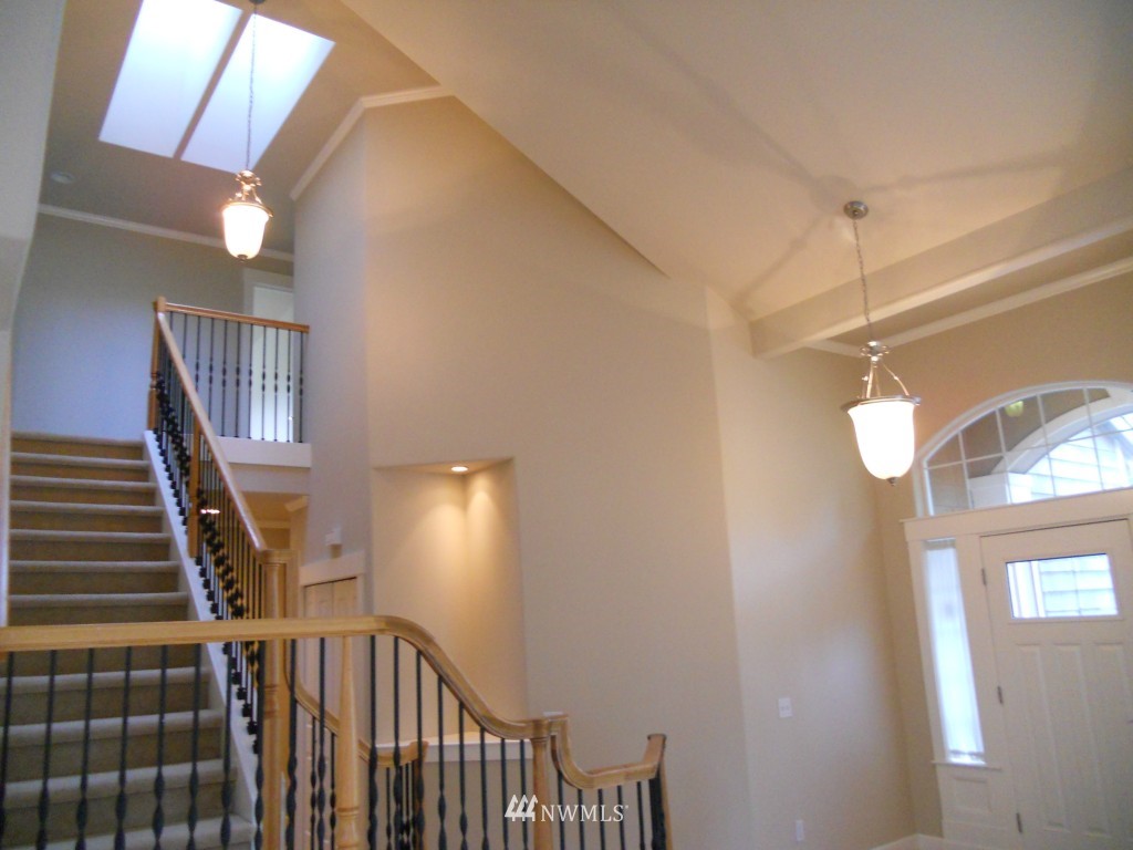 109 167th Place Southeast Bothell, WA 98012 - Photo 2 of 22 Gallery Image 2