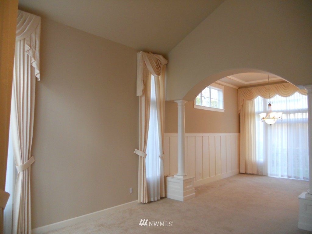 109 167th Place Southeast Bothell, WA 98012 - Photo 3 of 22 Gallery Image 3