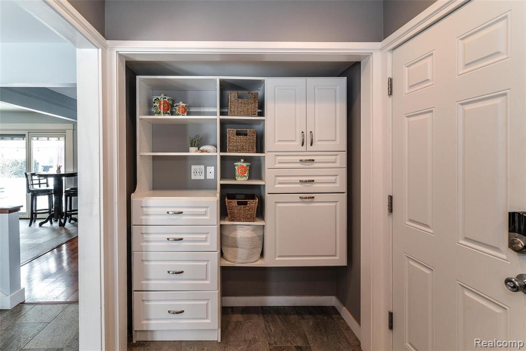 22759 Meadowbrook Road Novi, MI 48375 - Photo 15 of 36