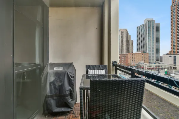 $2,300 | 1255 South State Street, Unit 807, Chicago, IL 60605