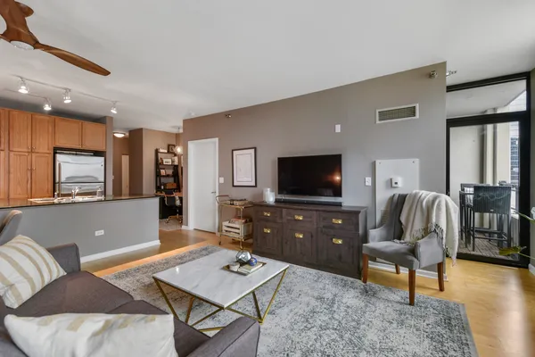 $2,300 | 1255 South State Street, Unit 807, Chicago, IL 60605