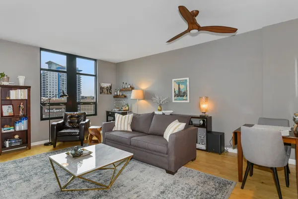 $2,300 | 1255 South State Street, Unit 807, Chicago, IL 60605