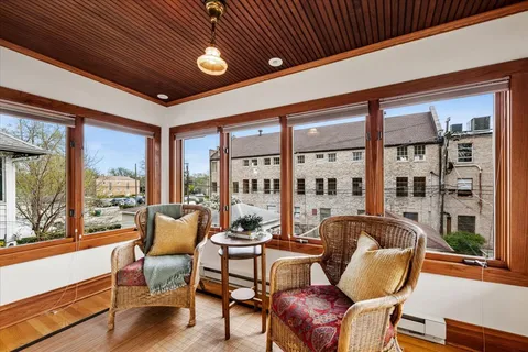$599,000 | 944 North Humphrey Avenue, Oak Park, IL 60302