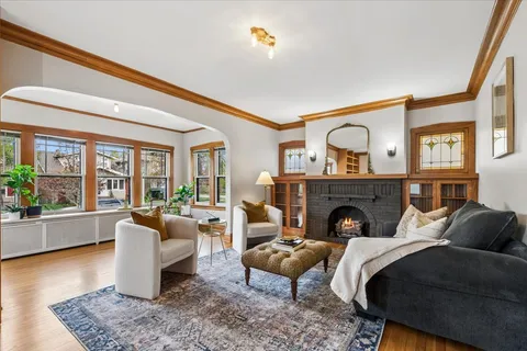 $599,000 | 944 North Humphrey Avenue, Oak Park, IL 60302