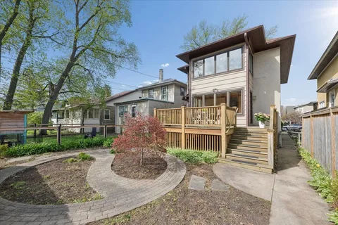 $599,000 | 944 North Humphrey Avenue, Oak Park, IL 60302